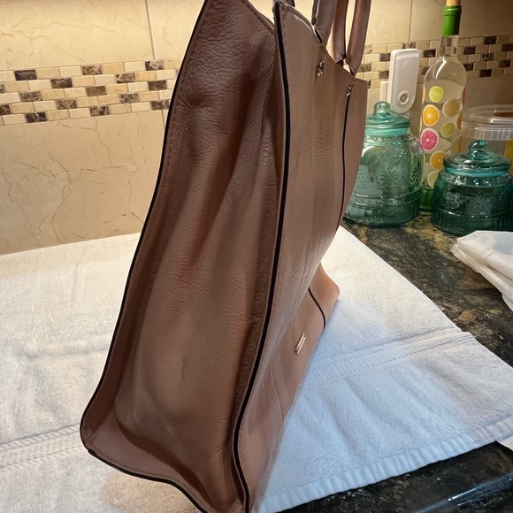 Rebecca Minkoff  MAB Saffiano leather purse. EUC - Picture 13 of 16